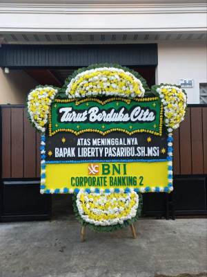 Papan Bunga Duka di Deket