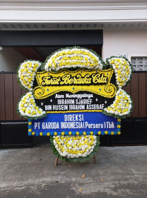 Papan Bunga Duka di Deket