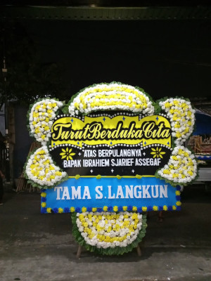 Papan Bunga Duka di Deket