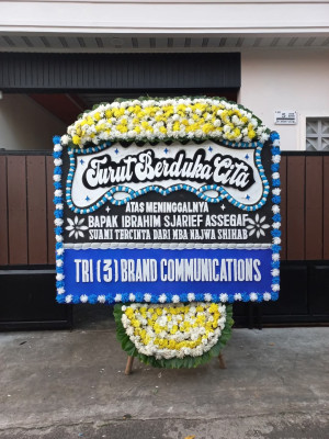 Papan Bunga Duka di Deket